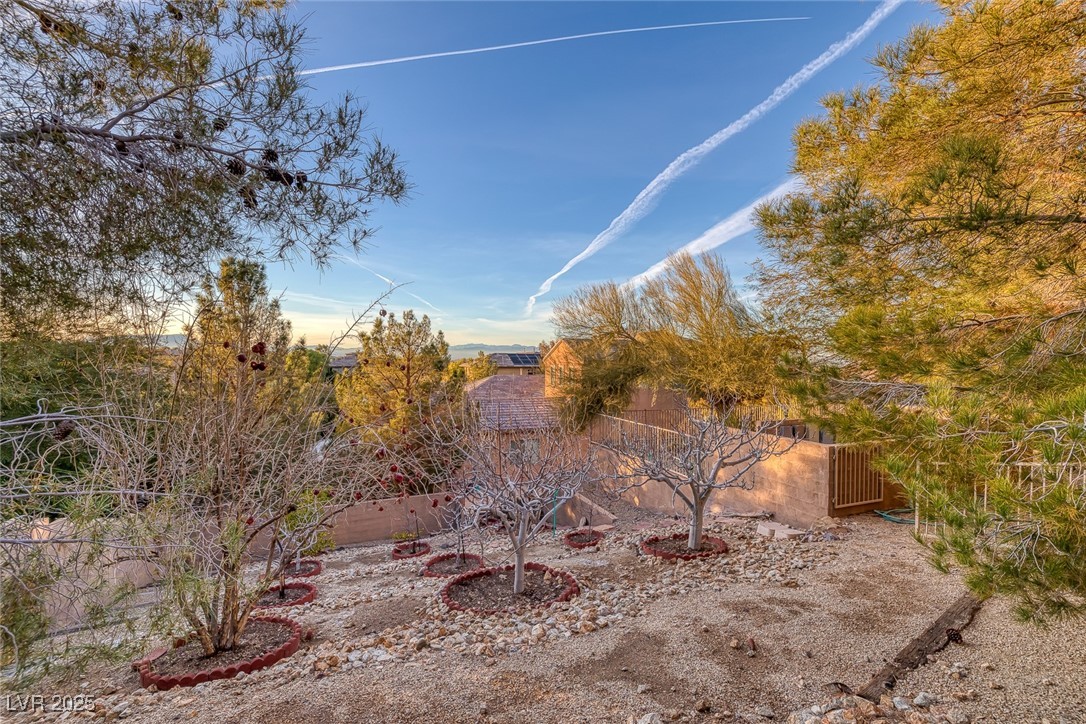 6 Caves Valley Court