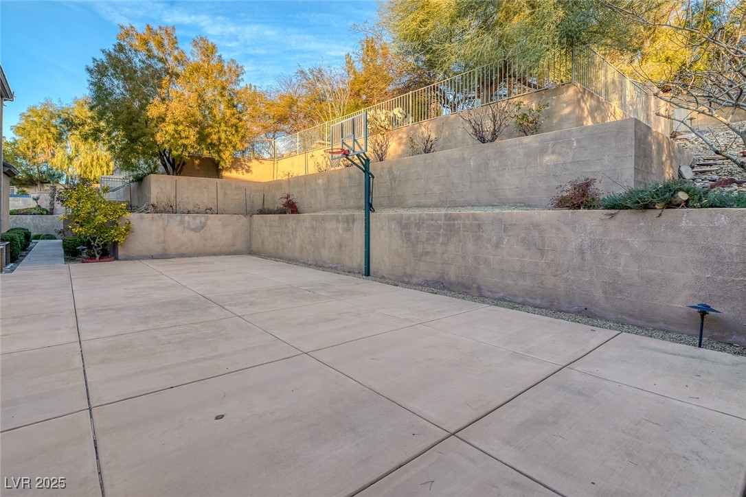 6 Caves Valley Court