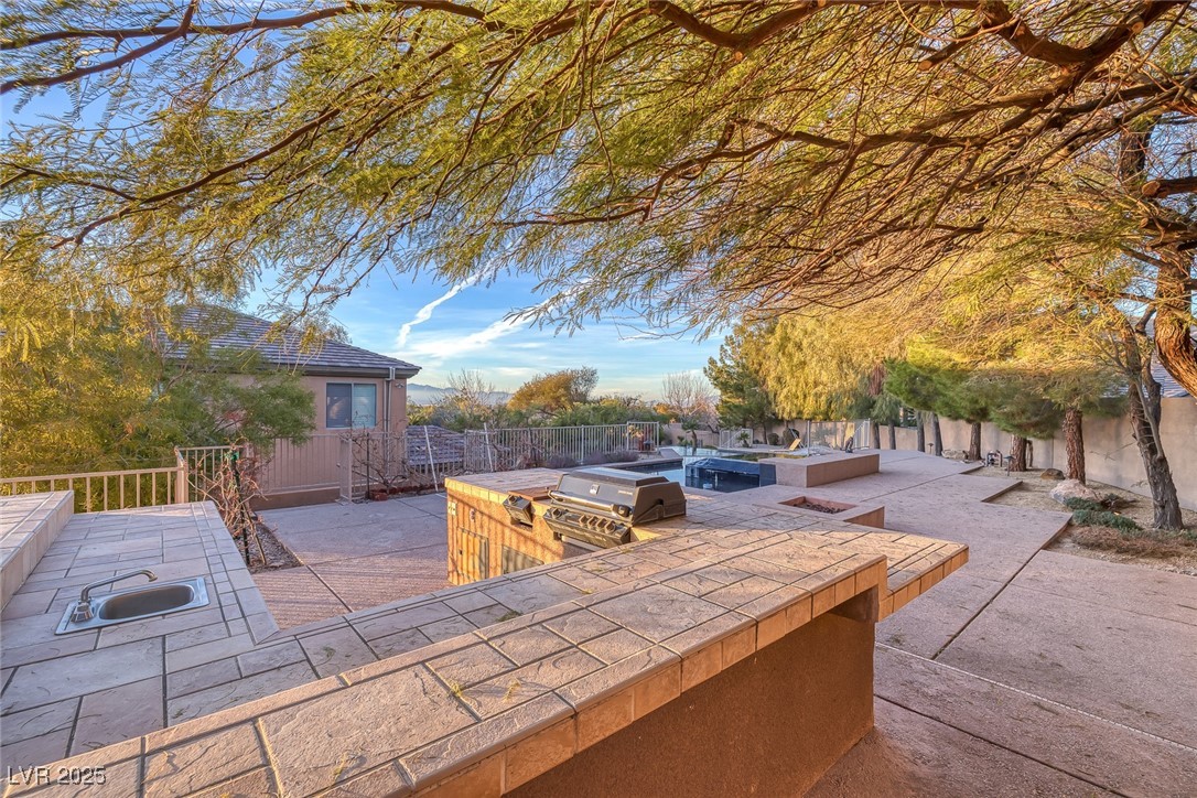 6 Caves Valley Court