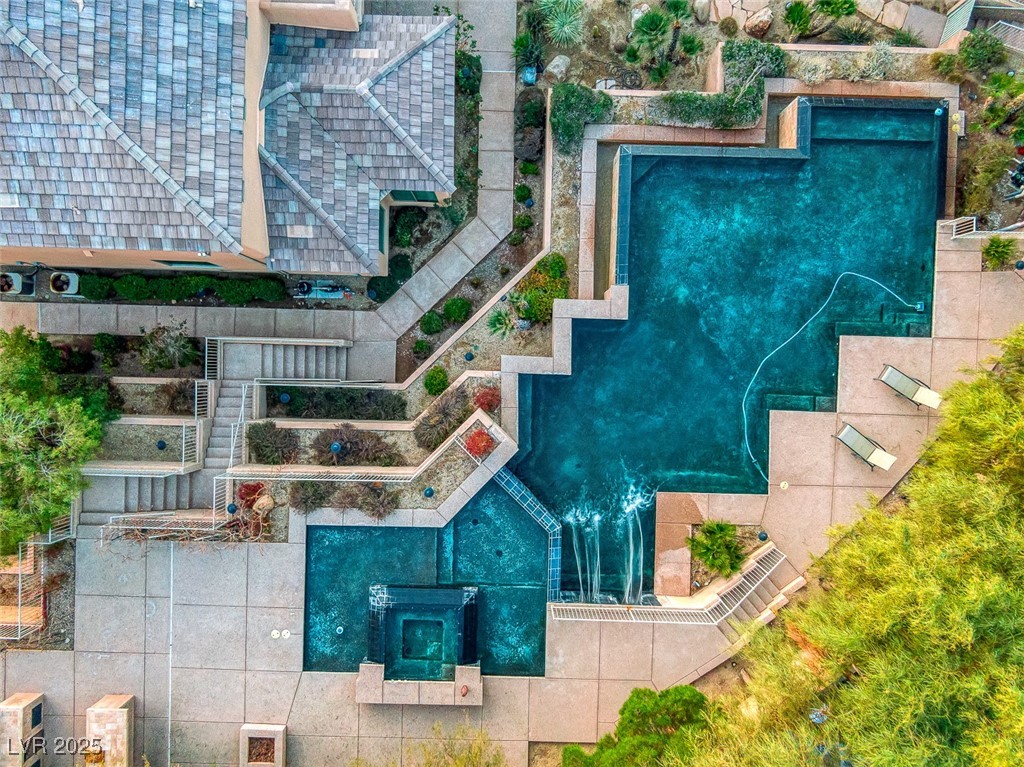 6 Caves Valley Court