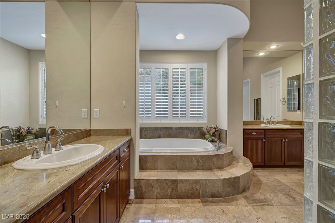 6 Caves Valley Court