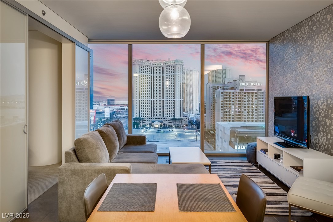 3722 Las Vegas Boulevard 1004