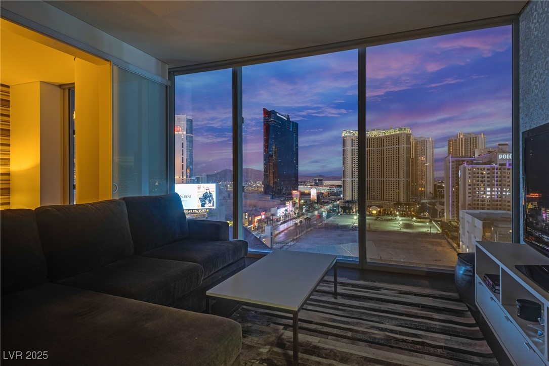 3722 Las Vegas Boulevard 1004