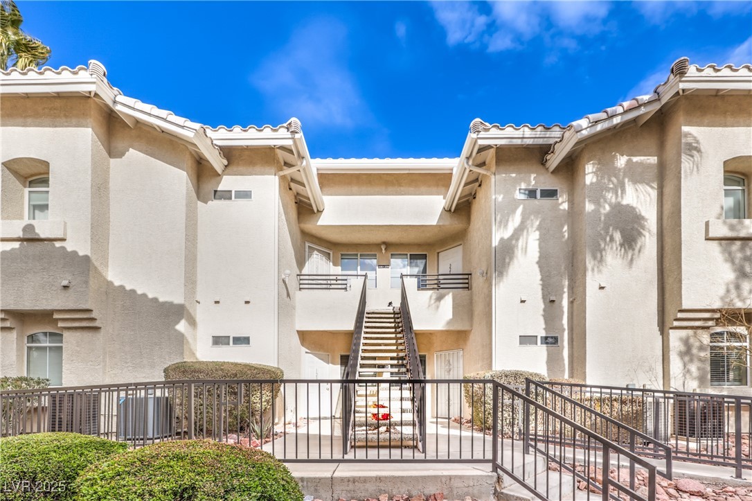 3320 South Fort Apache Road 125