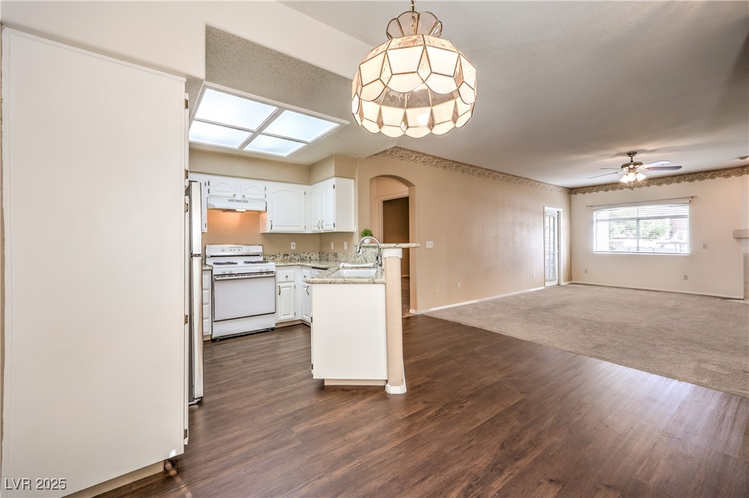 3320 South Fort Apache Road 125