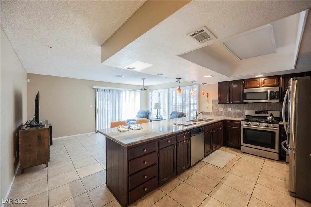 2015 Heritage Oaks Street