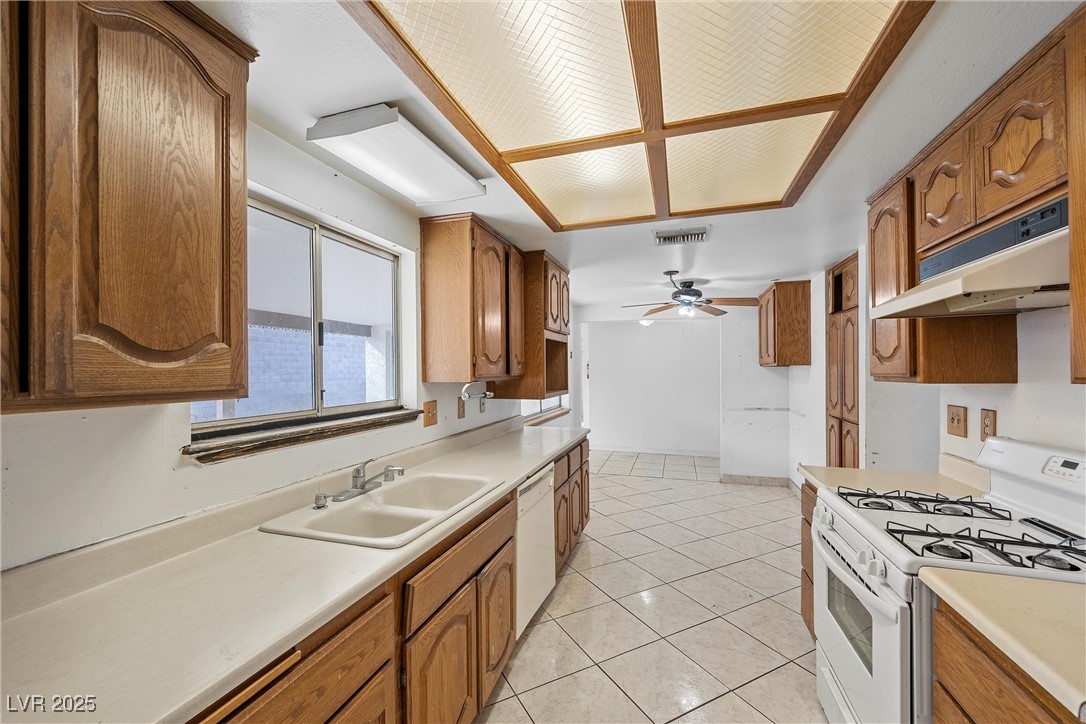 1841 Golden Shadow Drive
