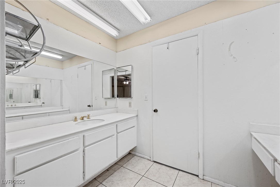 1841 Golden Shadow Drive