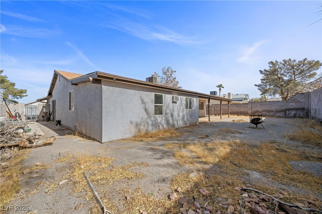 1841 Golden Shadow Drive