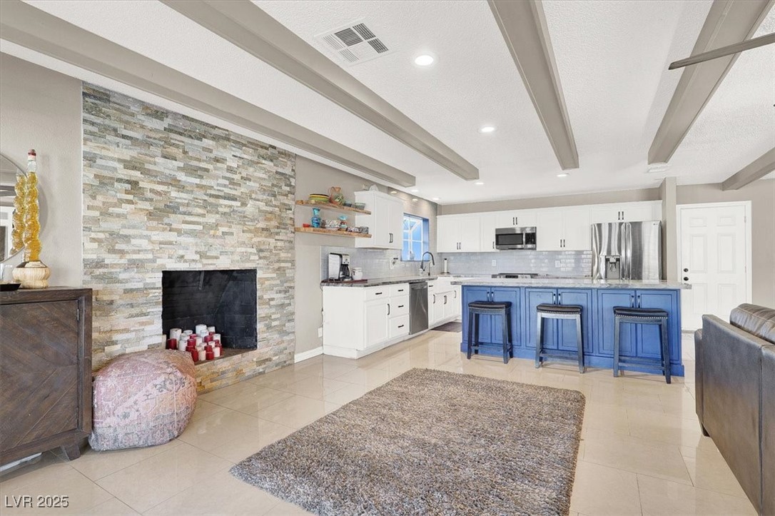 4050 Royalhill Avenue