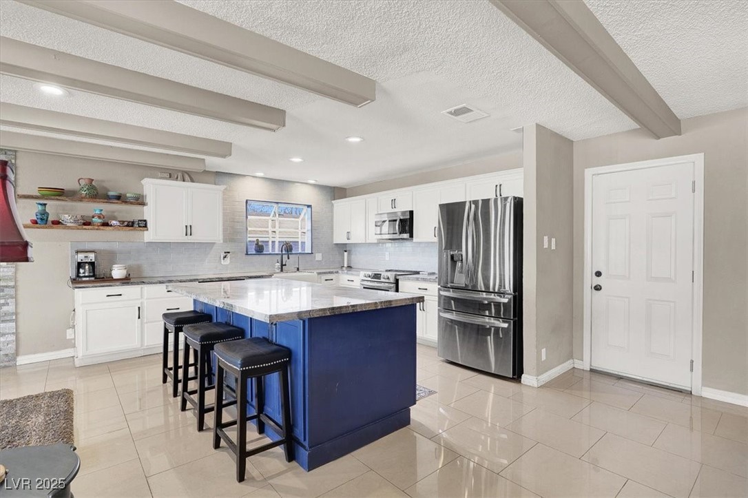 4050 Royalhill Avenue