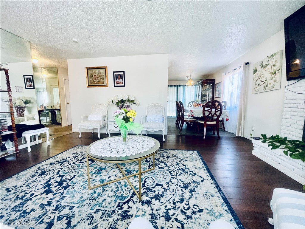 3856 Commanche Avenue