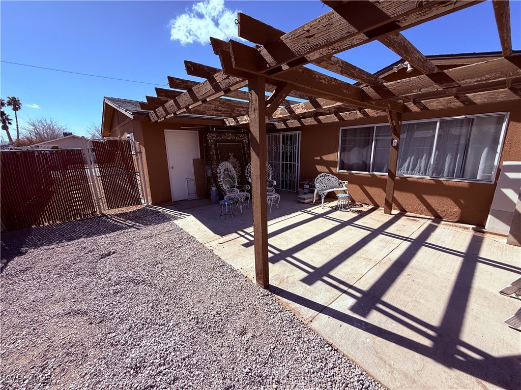 3856 Commanche Avenue