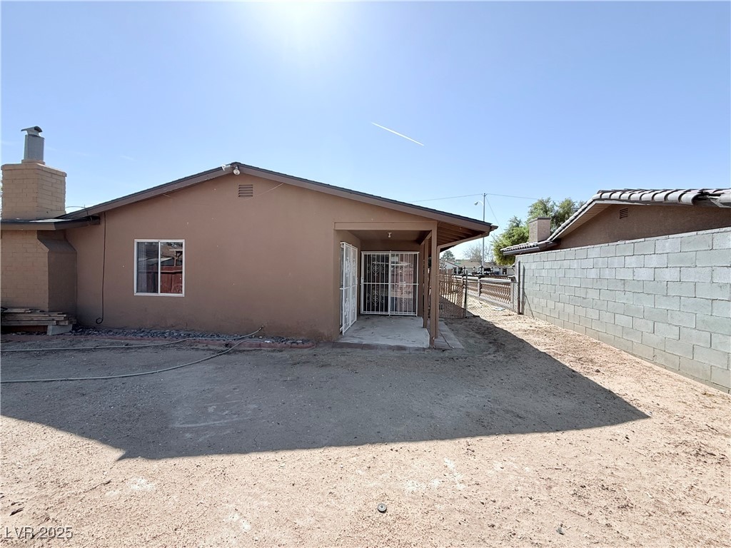 3856 Commanche Avenue