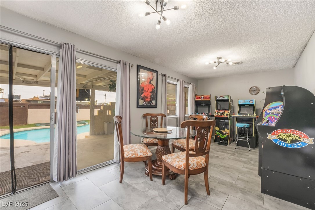 212 North Torrey Pines Drive