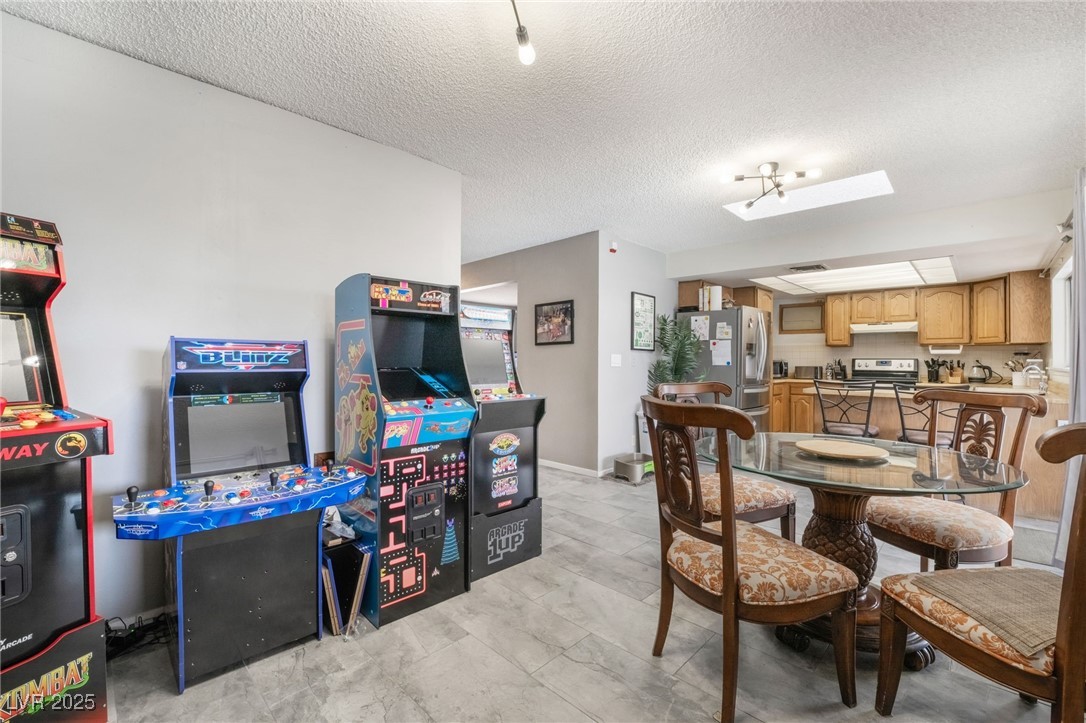212 North Torrey Pines Drive