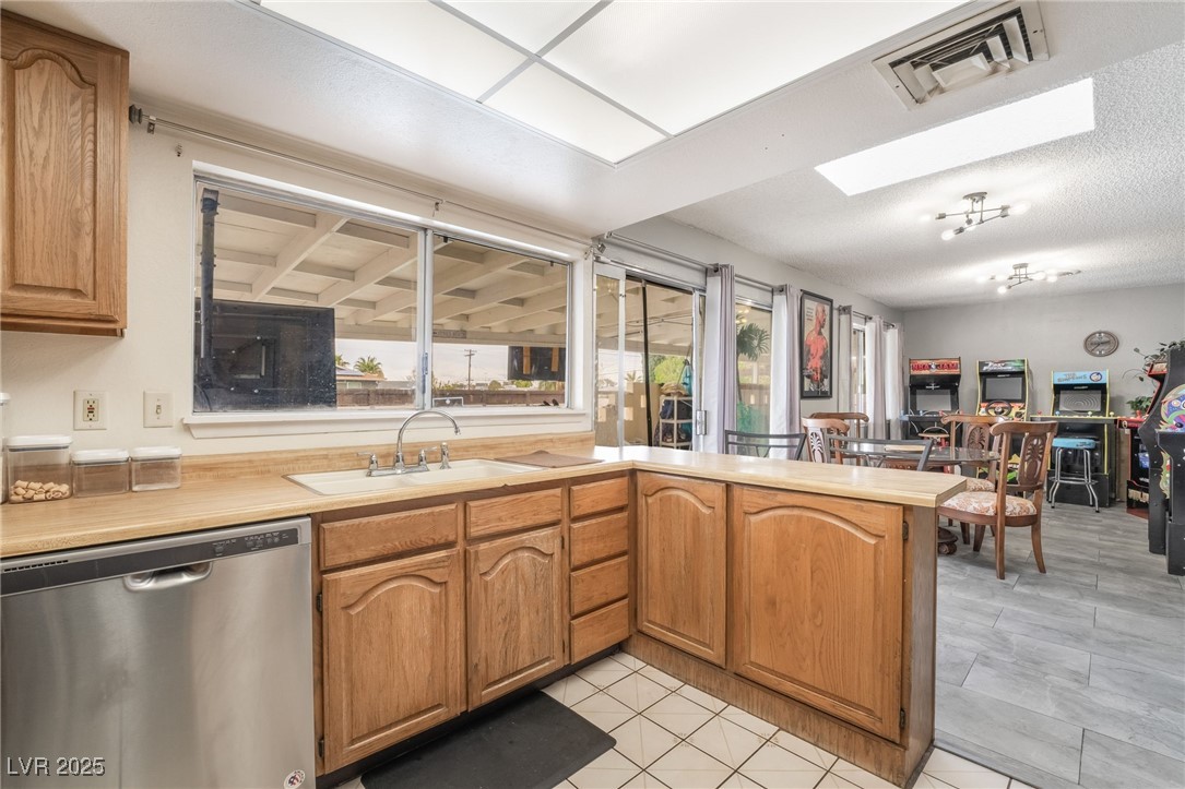 212 North Torrey Pines Drive