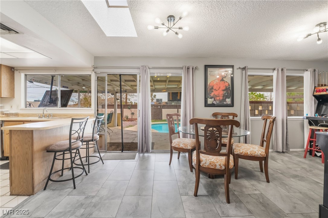 212 North Torrey Pines Drive