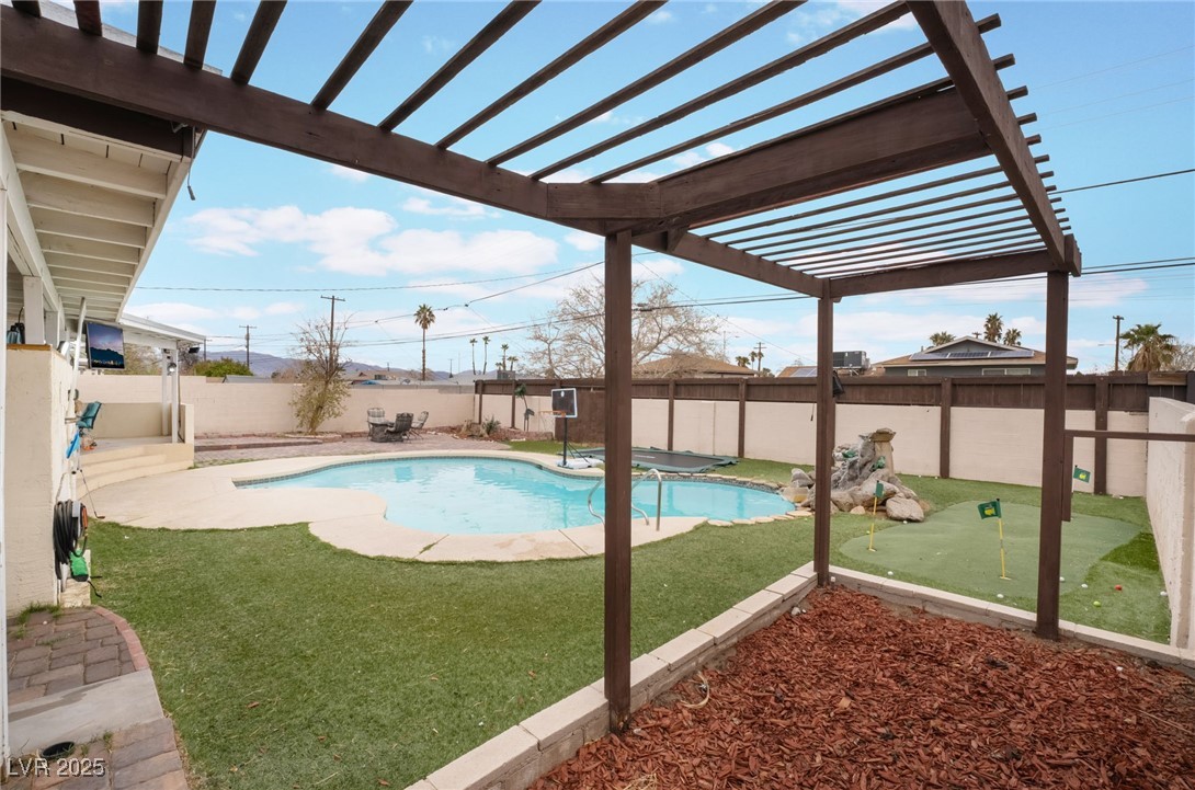 212 North Torrey Pines Drive