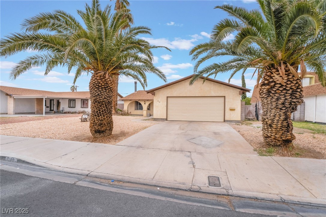 212 North Torrey Pines Drive