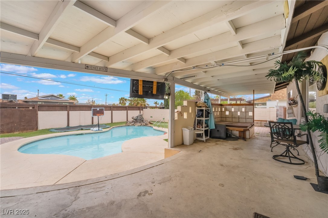 212 North Torrey Pines Drive