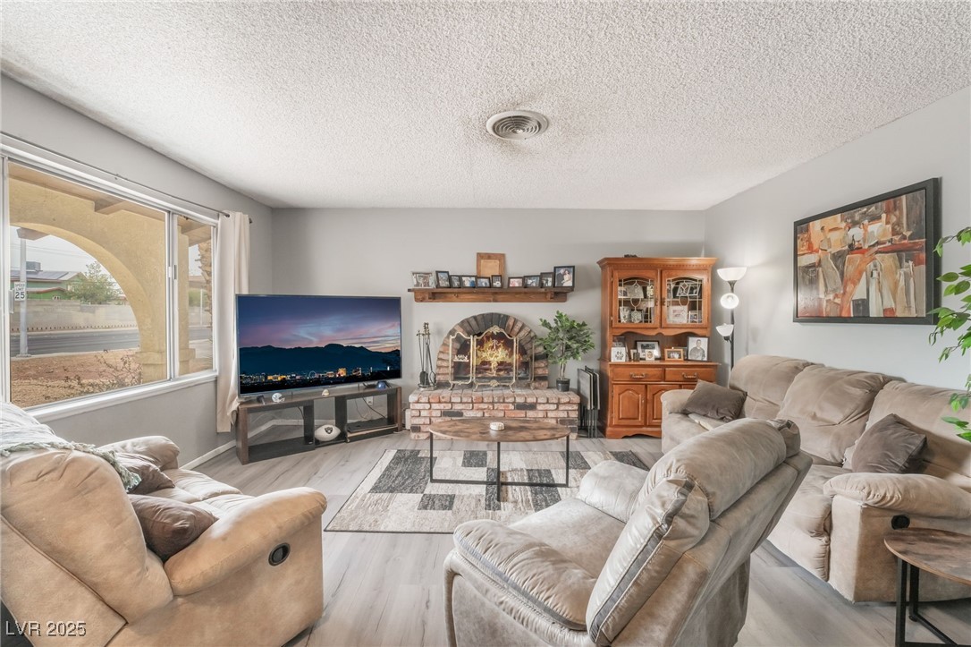 212 North Torrey Pines Drive