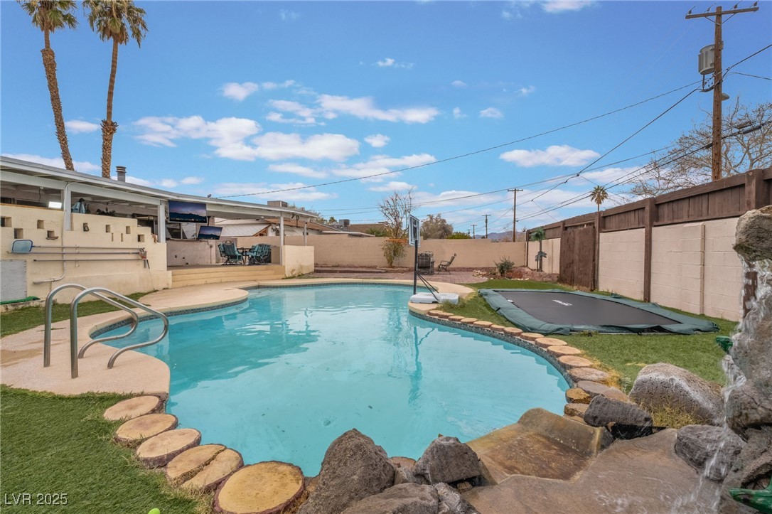 212 North Torrey Pines Drive