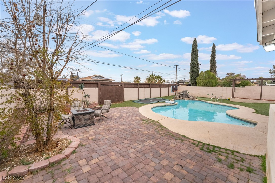 212 North Torrey Pines Drive