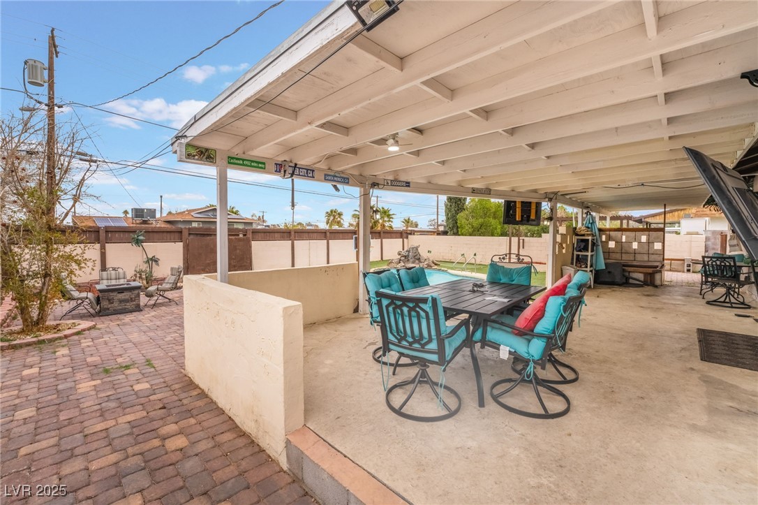 212 North Torrey Pines Drive