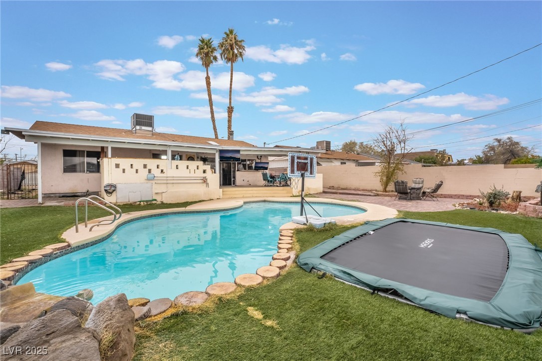 212 North Torrey Pines Drive