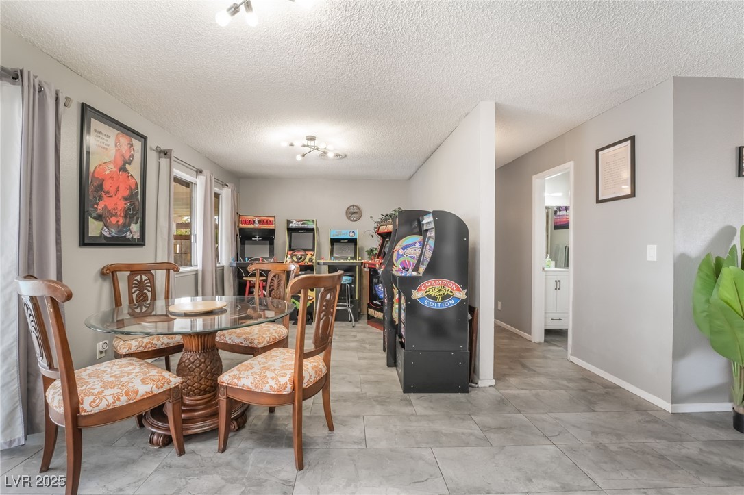 212 North Torrey Pines Drive