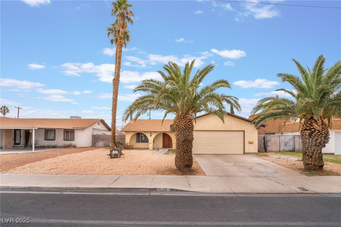 212 North Torrey Pines Drive