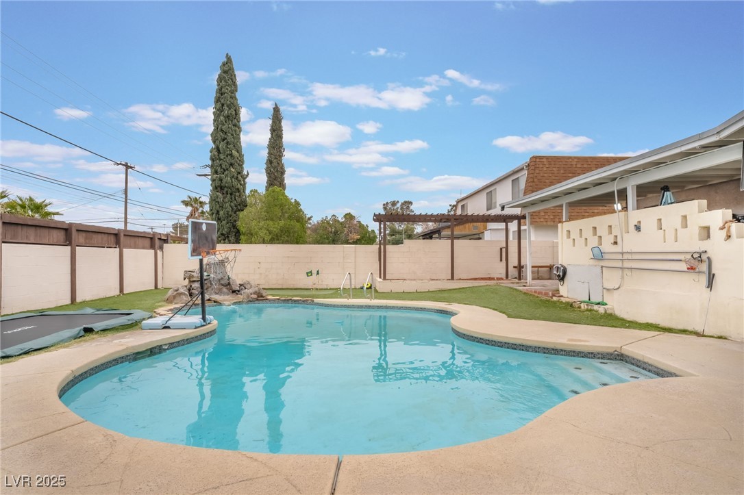 212 North Torrey Pines Drive