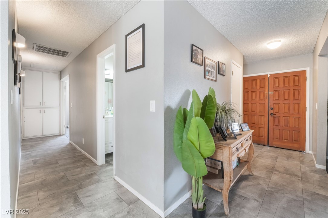 212 North Torrey Pines Drive