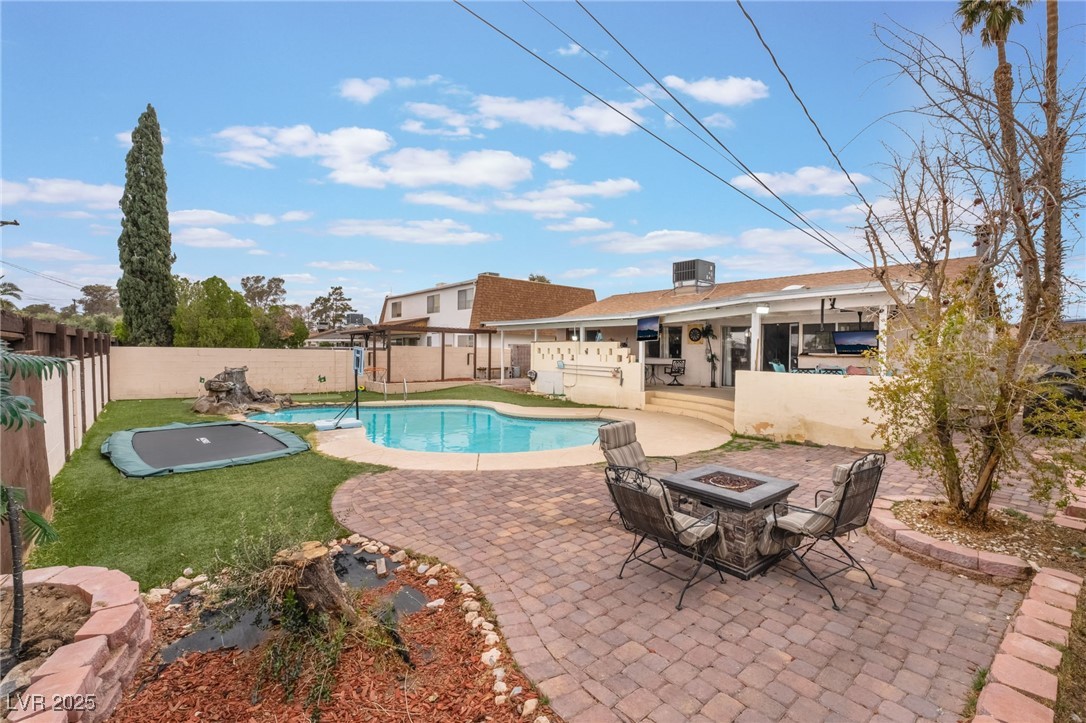 212 North Torrey Pines Drive