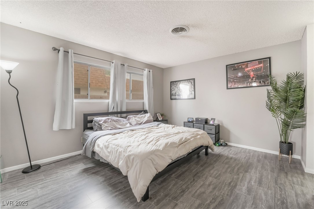 212 North Torrey Pines Drive