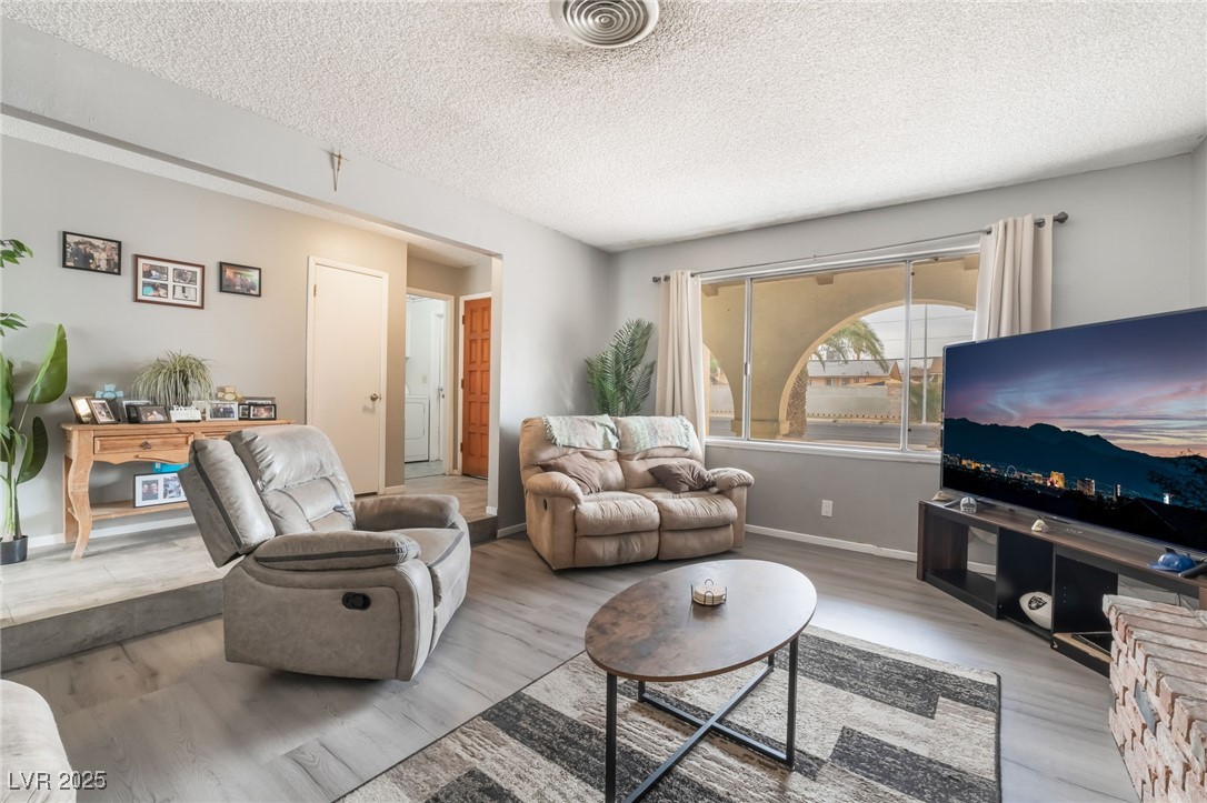 212 North Torrey Pines Drive