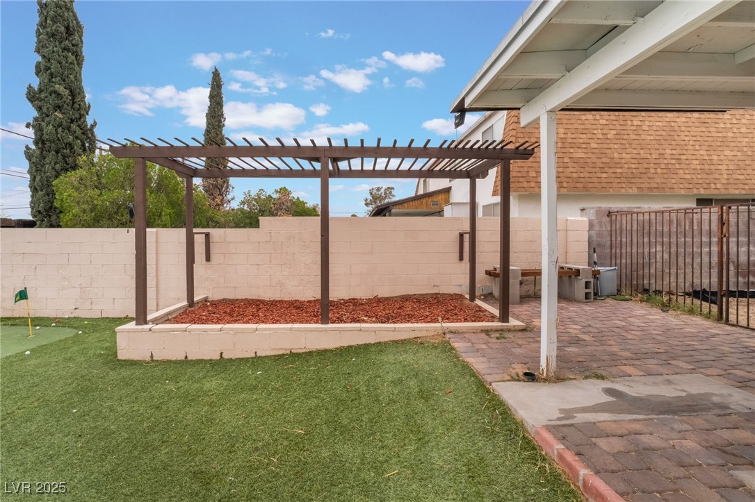 212 North Torrey Pines Drive