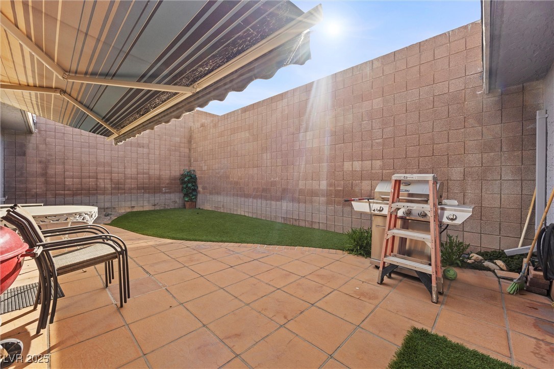 3323 Maclyon Way