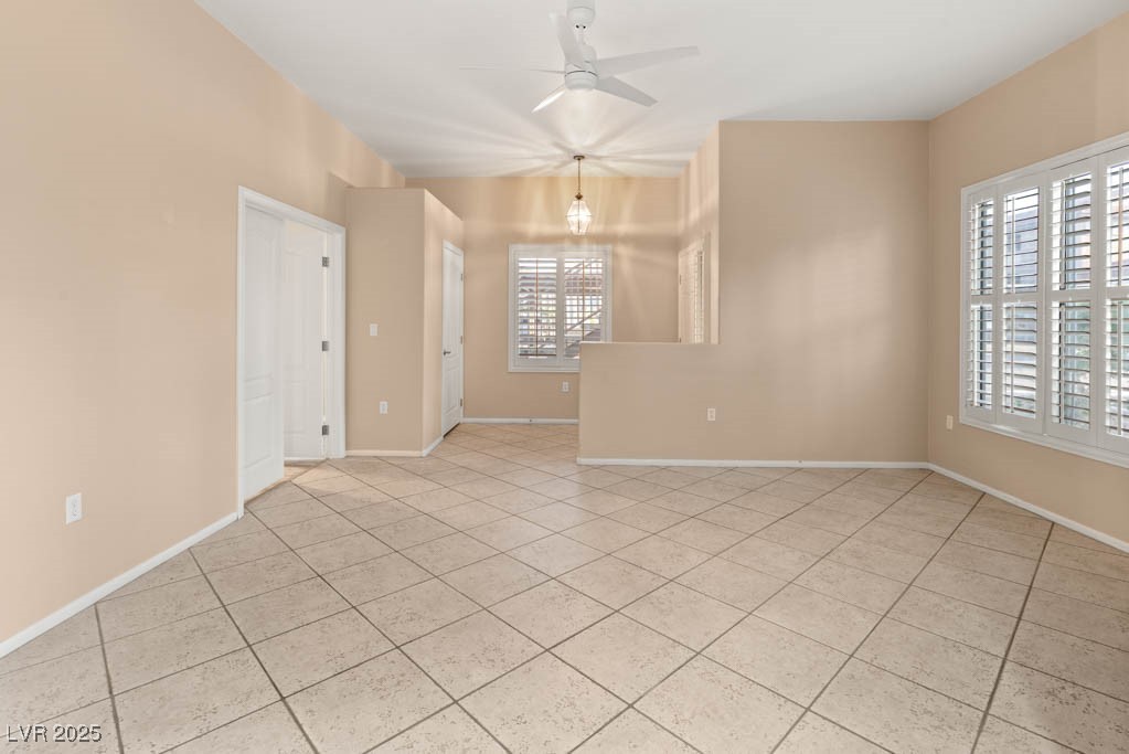 2305 West Horizon Ridge Parkway 2712