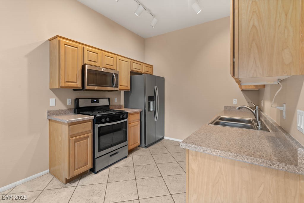 2305 West Horizon Ridge Parkway 2712