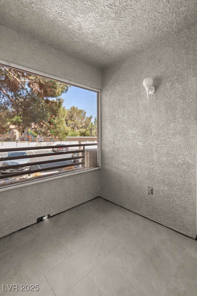 3320 South Fort Apache Road 125