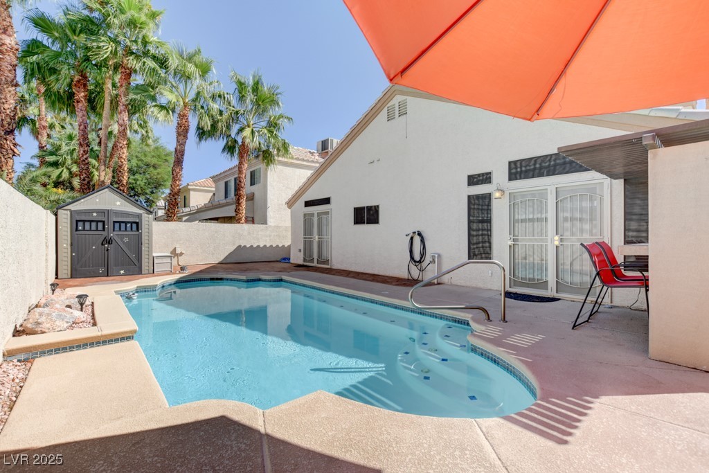 9204 Sapphire Point Avenue