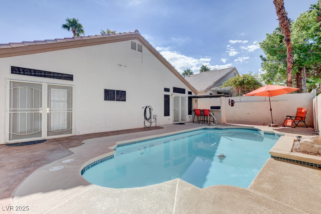 9204 Sapphire Point Avenue