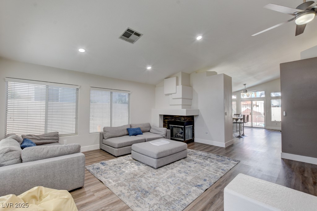 9204 Sapphire Point Avenue