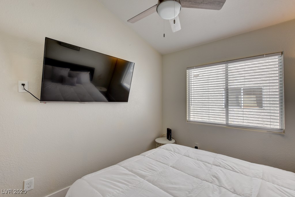 9204 Sapphire Point Avenue