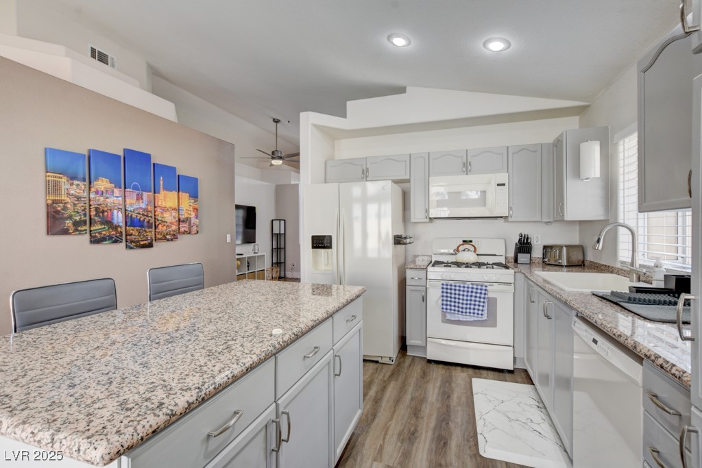 9204 Sapphire Point Avenue