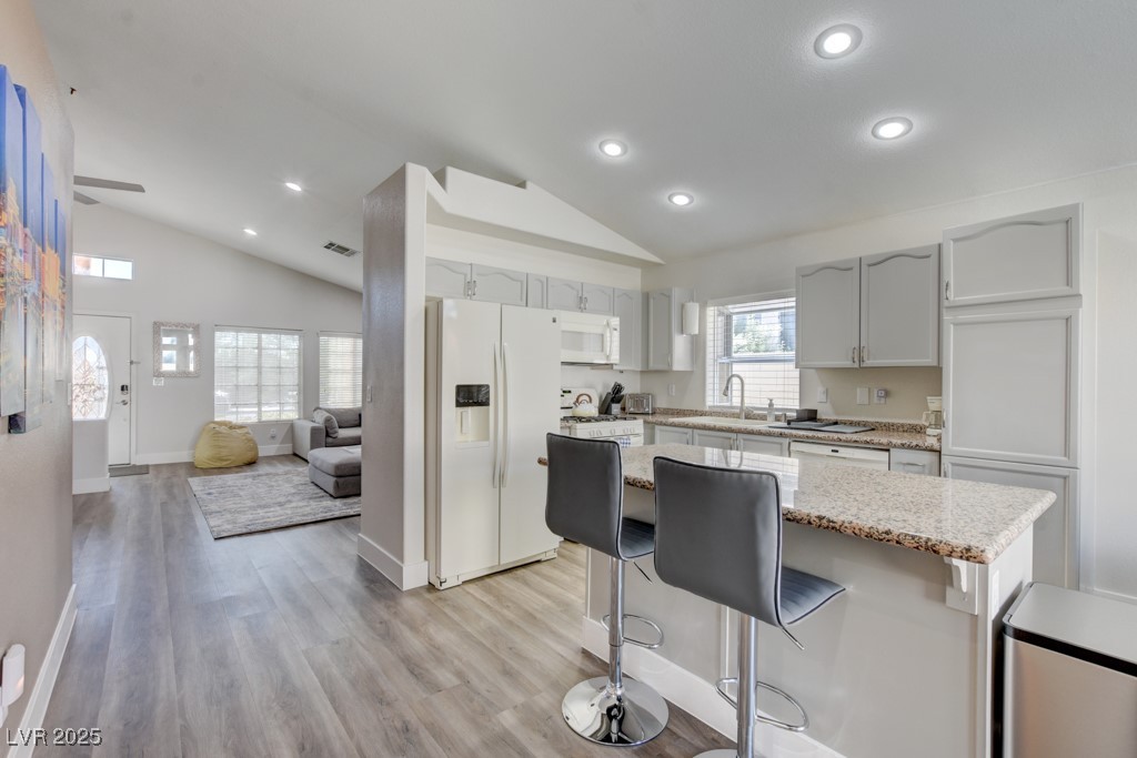 9204 Sapphire Point Avenue