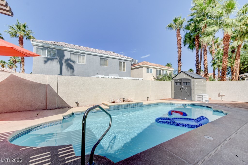 9204 Sapphire Point Avenue