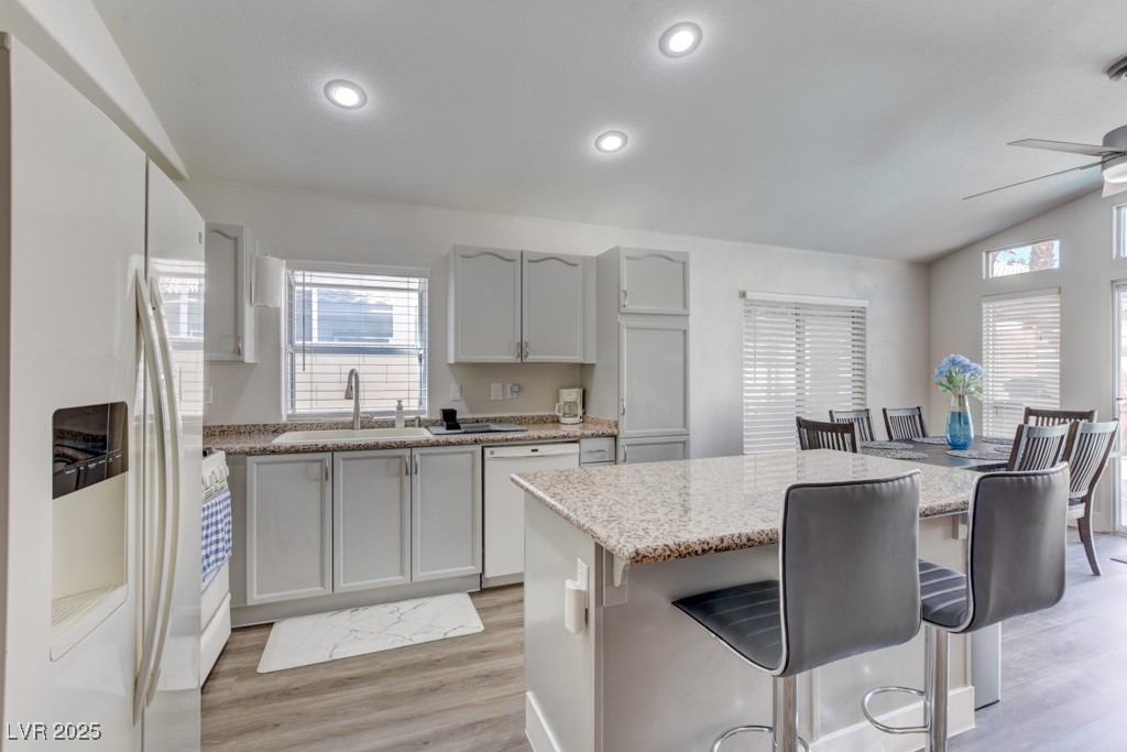 9204 Sapphire Point Avenue